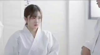 探花大熊酒店約炮極品反差婊爆操雪白滑嫩18歲美少女學妹～清純外表床上表現那麼淫蕩…